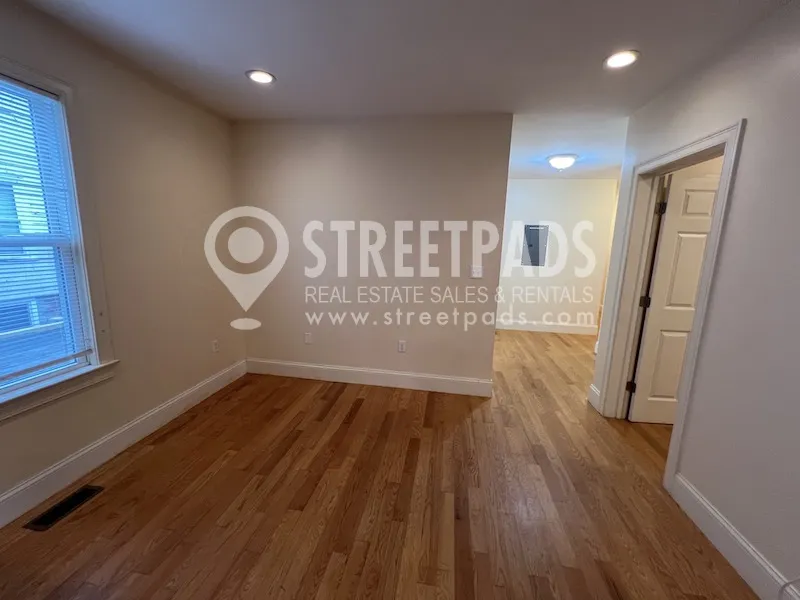 35 Pratt St, Allston