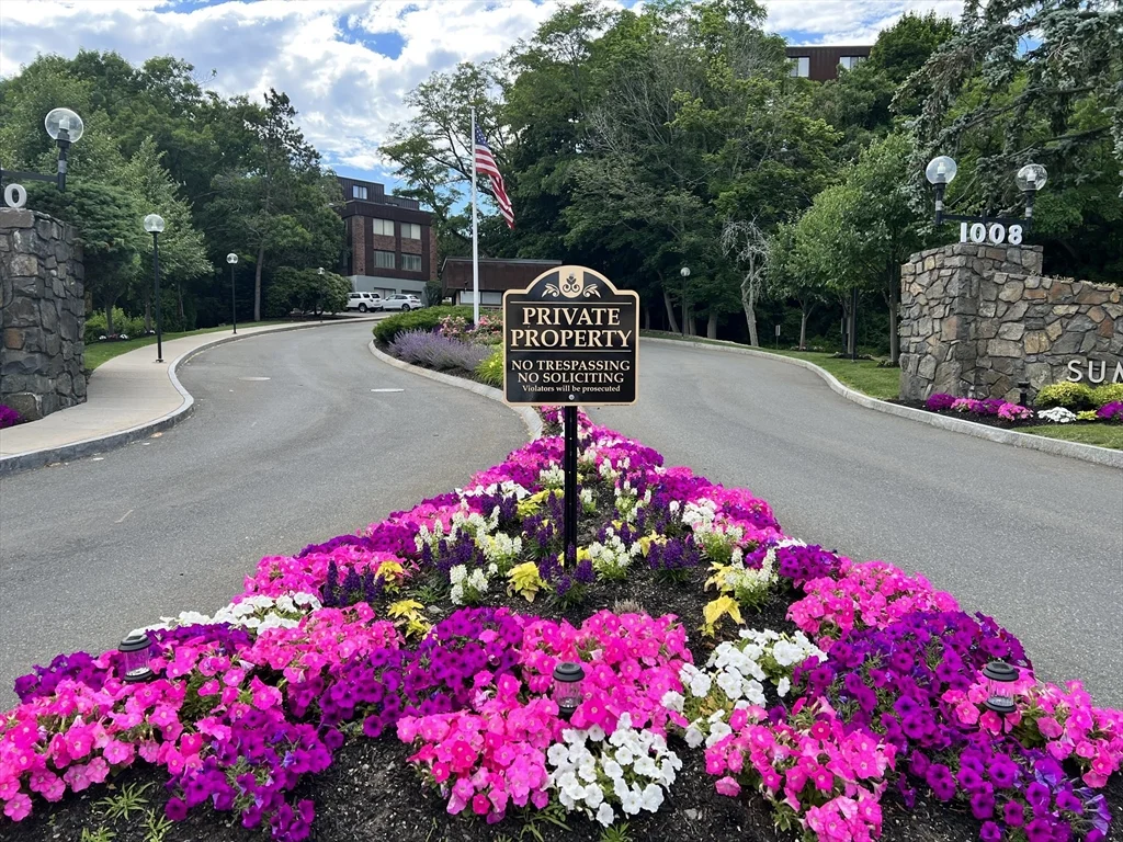 1004 Paradise Rd, Swampscott