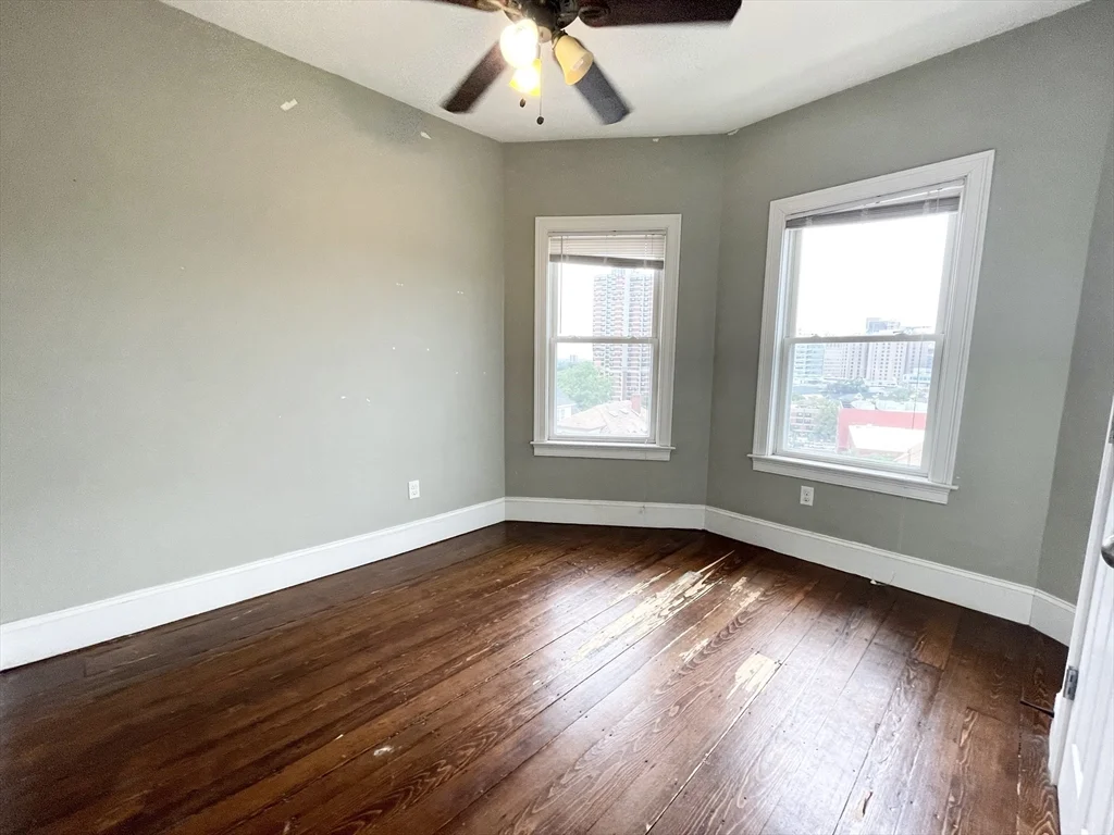 178 Hillside St, Mission Hill