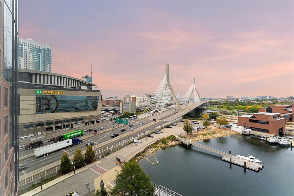 100 Lovejoy Wharf, Waterfront