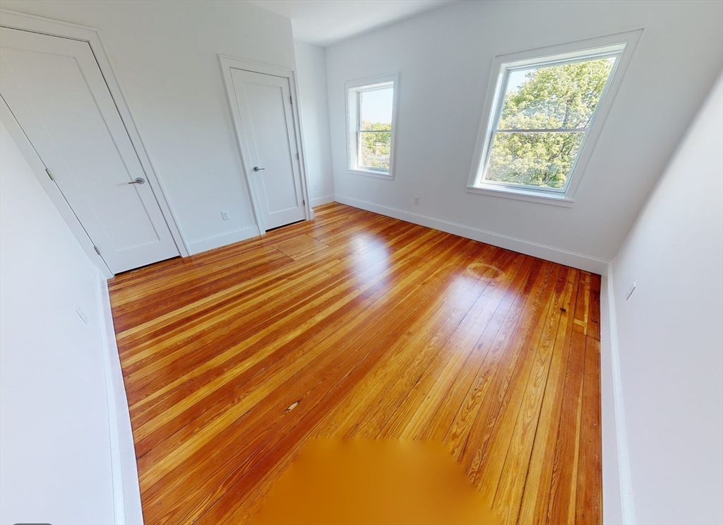 15 Colbourne Crescent, Brookline