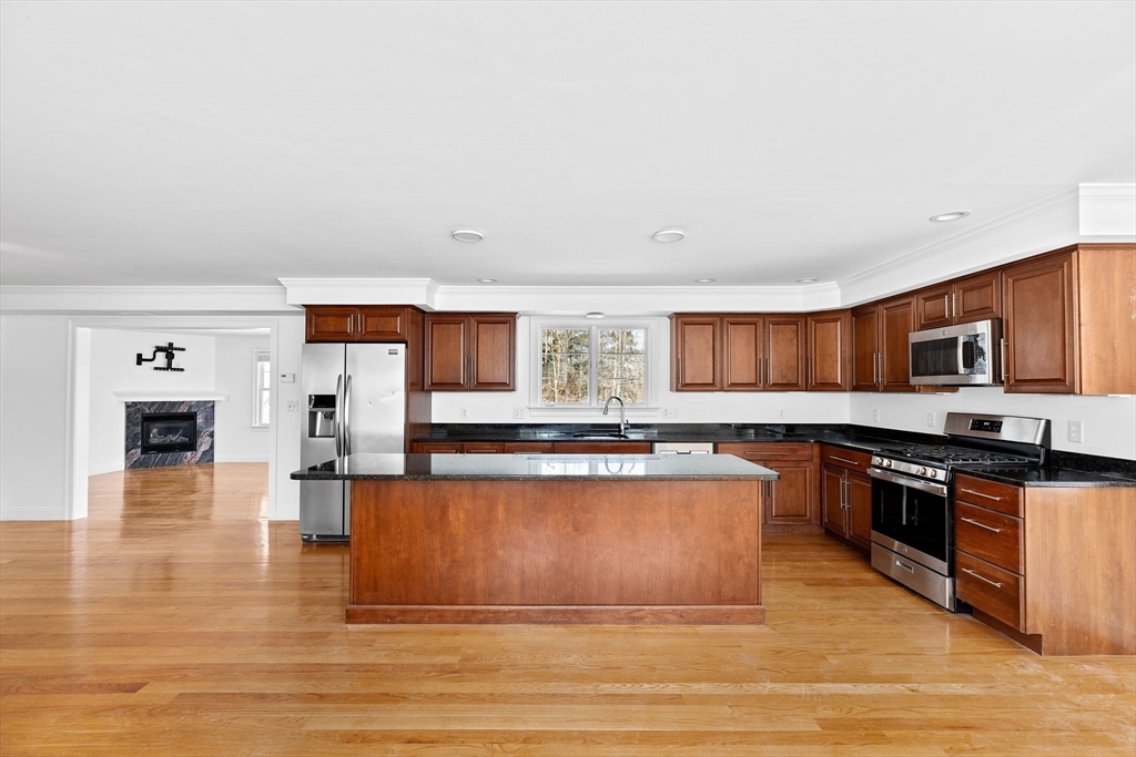 47 Fottler Rd, Hingham