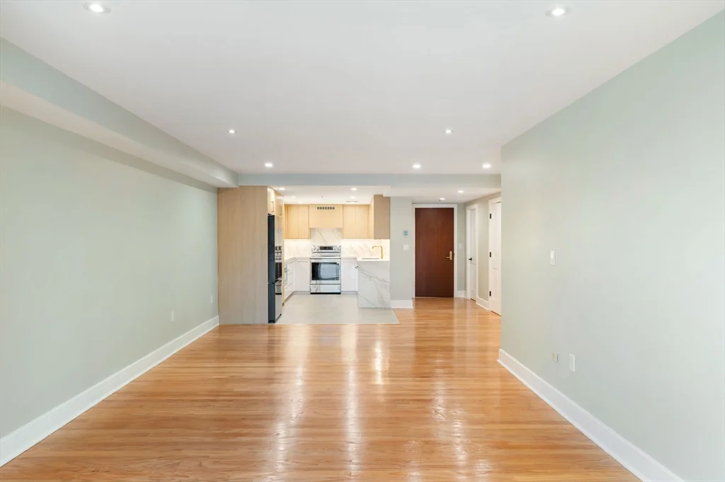 75-83 Cambridge Pkwa, Cambridgeport