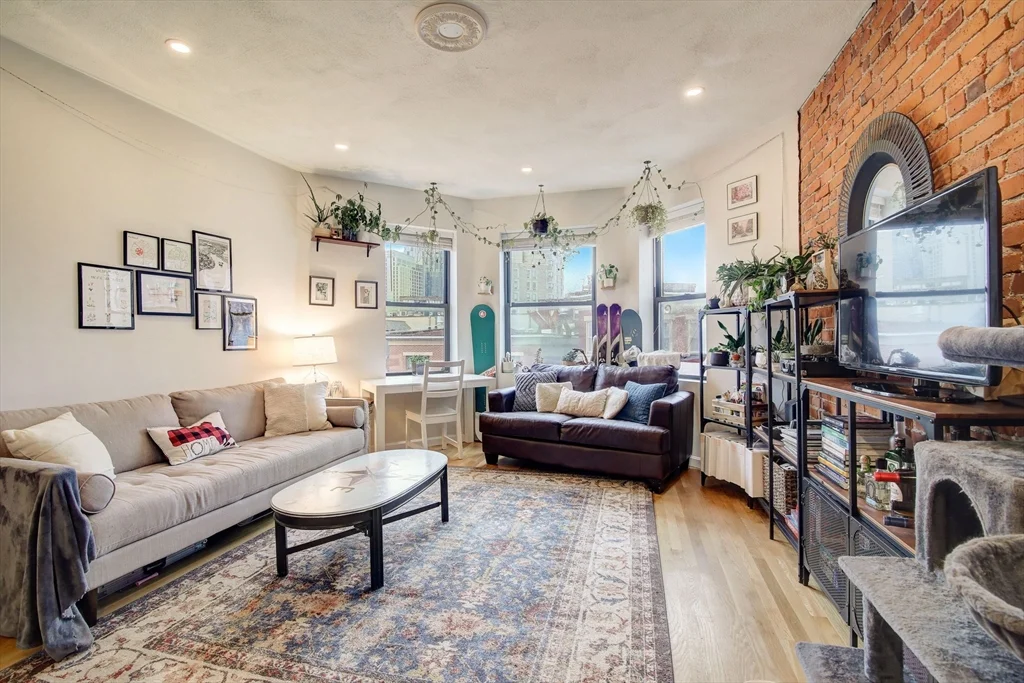 65 Hemenway St, Fenway