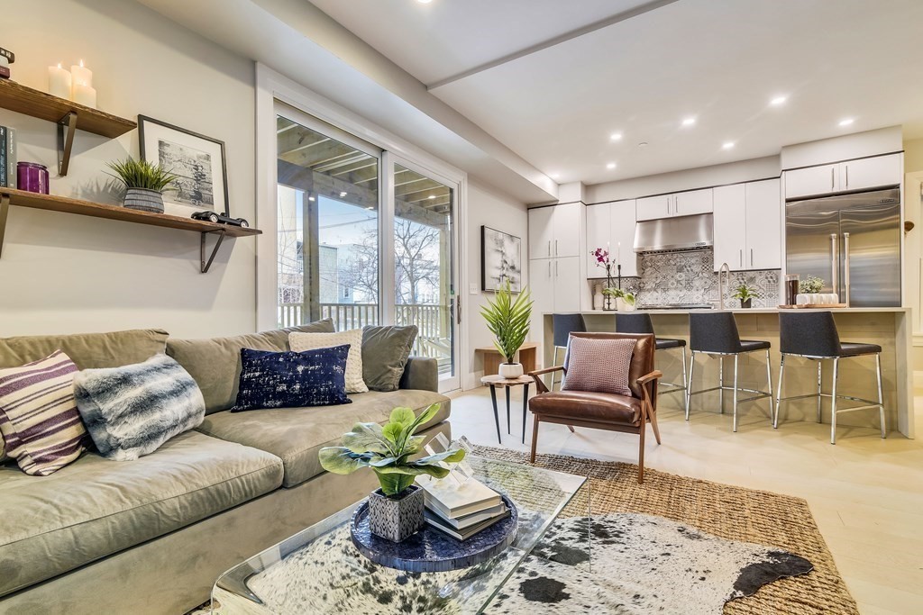 719 E 2nd St, South Boston