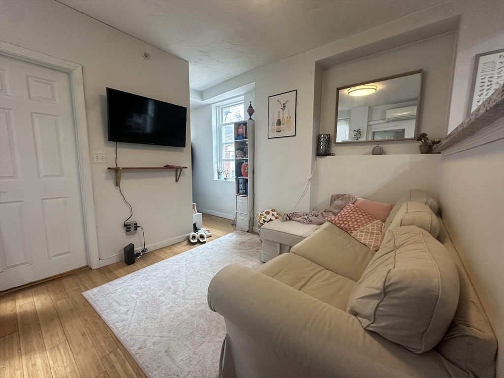 35 N Margin St, North End