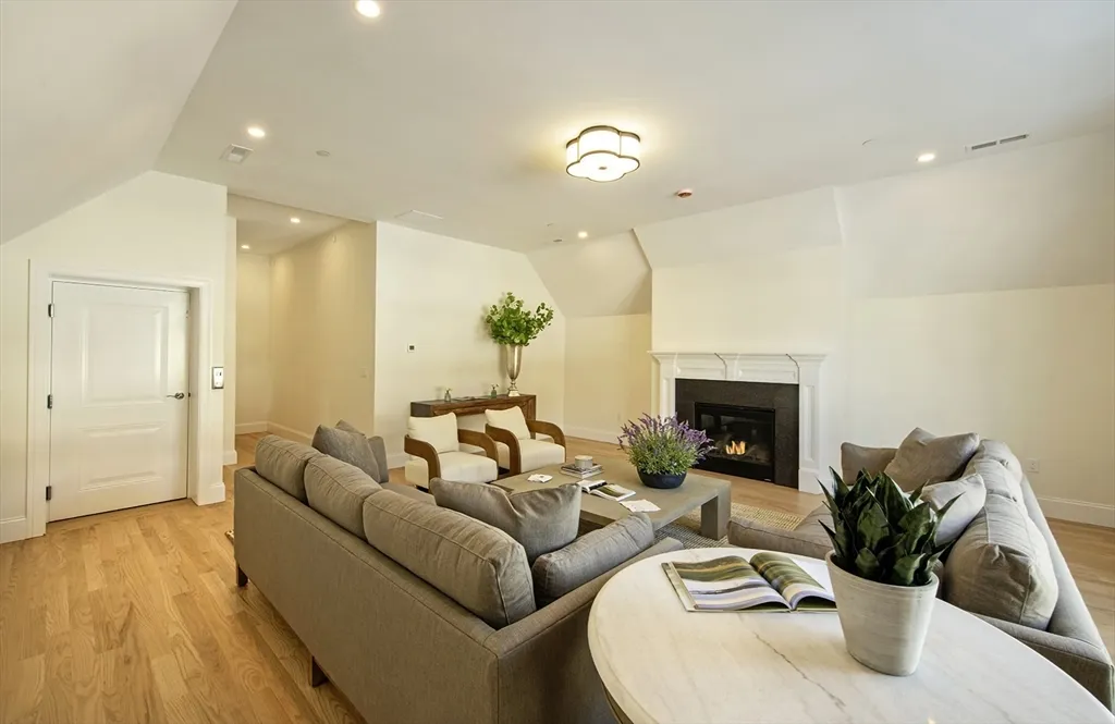 23 Clubview Dr, Andover