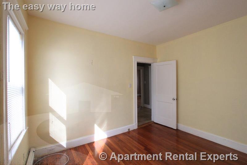 23-25 Bonner Ave, Tufts