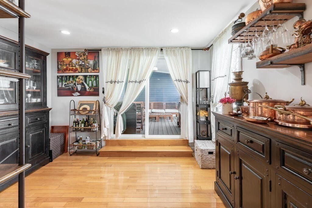 709 Hammond St, Chestnut Hill