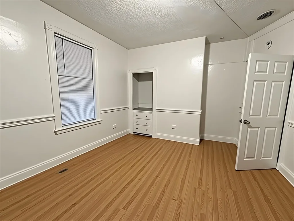 34 Cherokee, Mission Hill