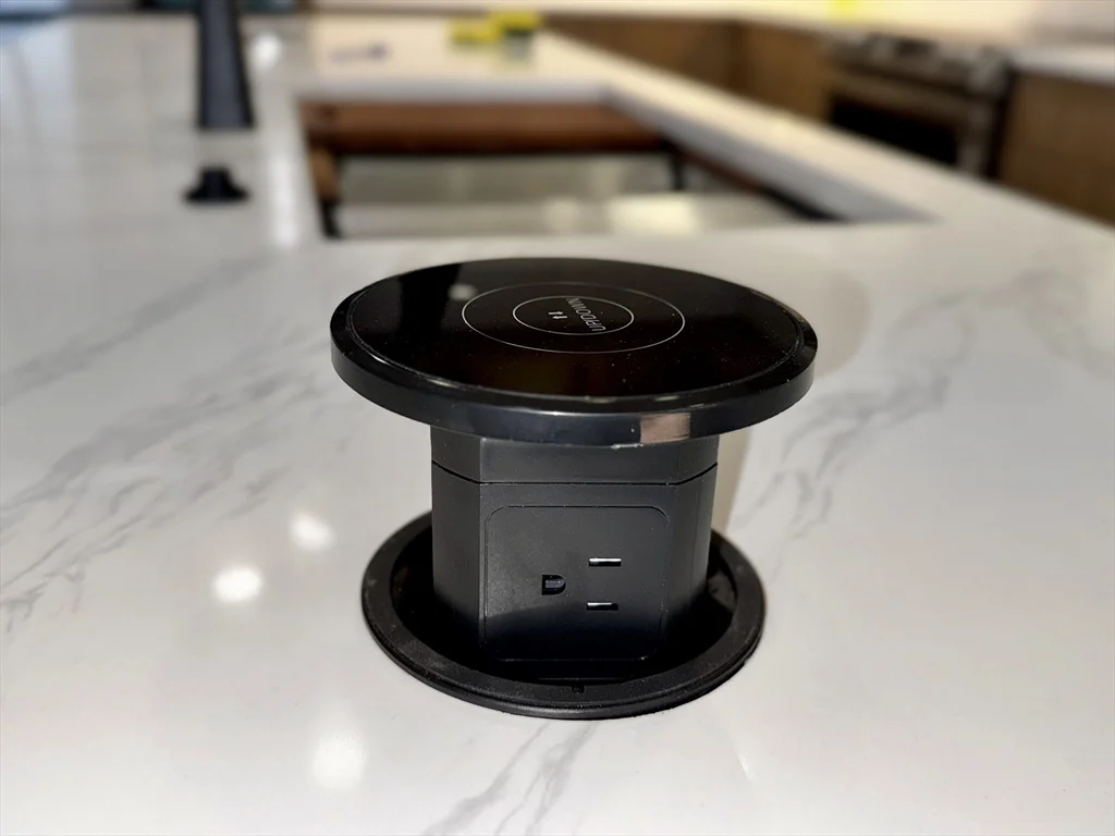 12 Linden St, Natick