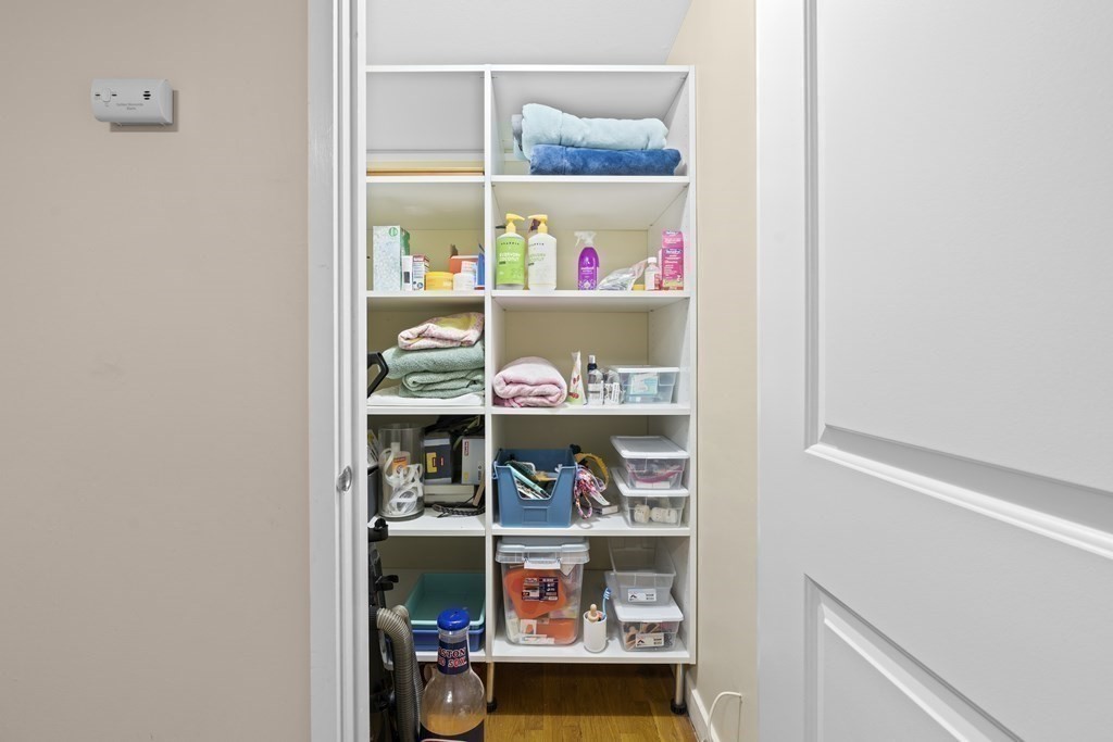 11 Oak St, Wellesley