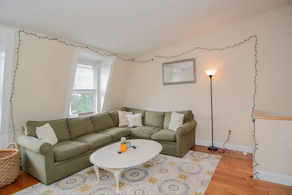 546 East 8th St, South Boston