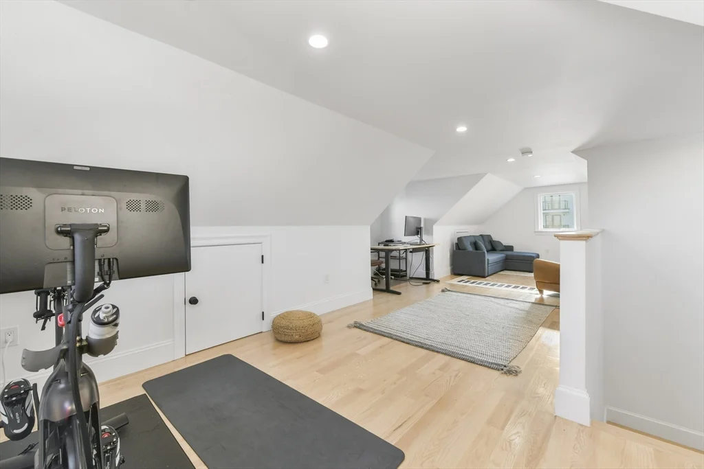 17 Akron St, Roxbury