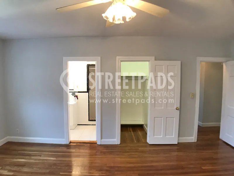 1129 Beacon St, Longwood