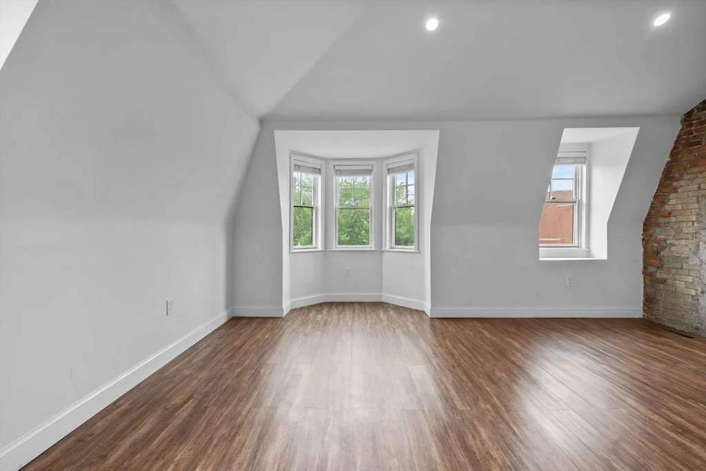 103-105 Broadway, Chelsea