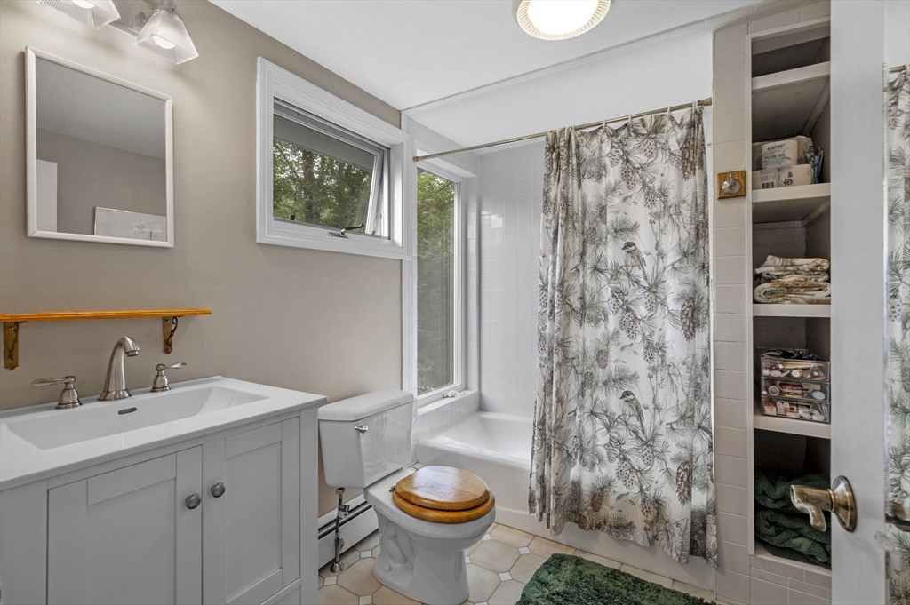 8 Risley Rd, Marblehead Neck