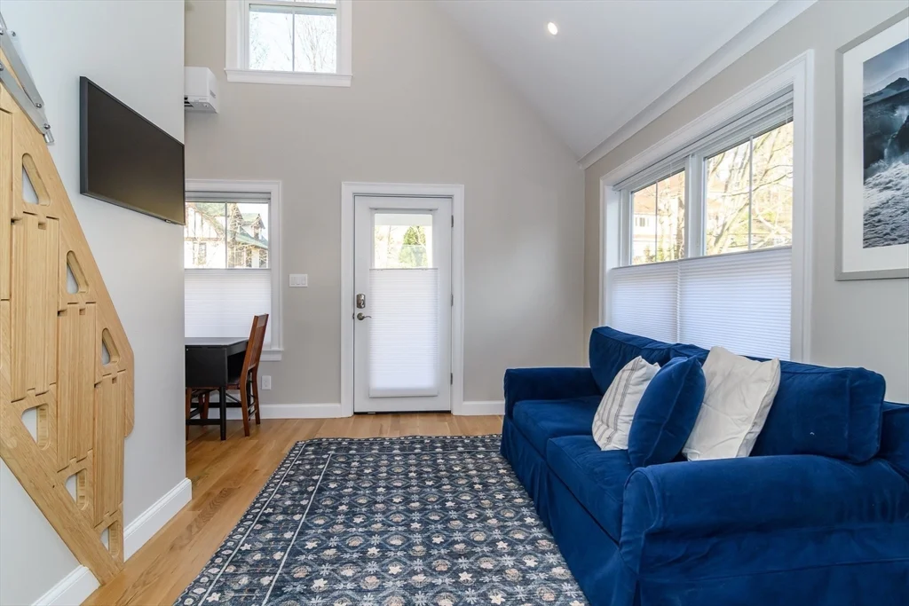 12R Maugus Ave, Wellesley Hills