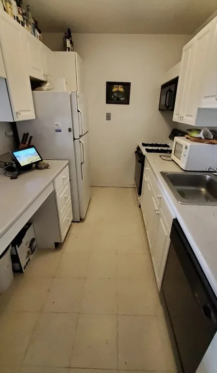 6 Whittier Pl, West End