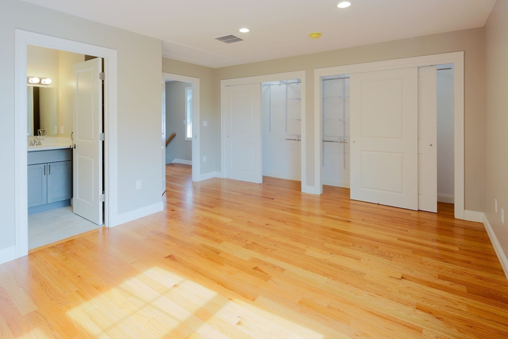 63 Bacon St, Waltham