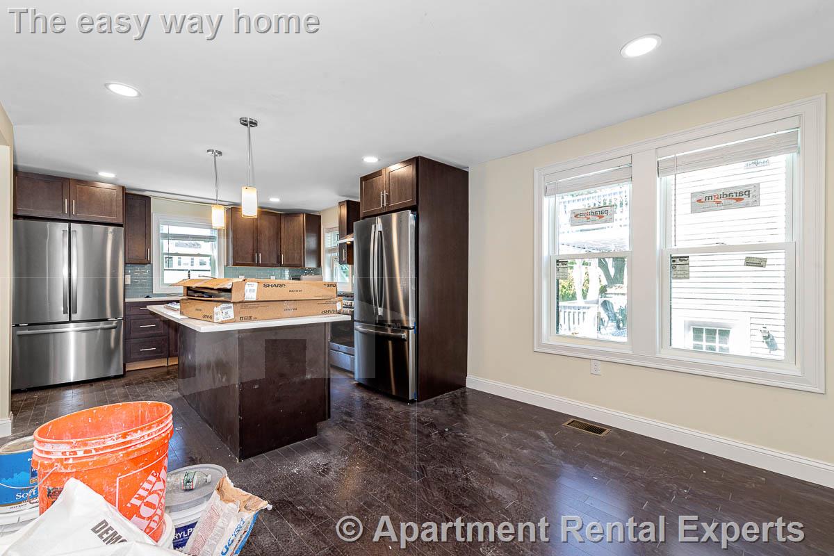 70-72 Stanley Ave, Tufts