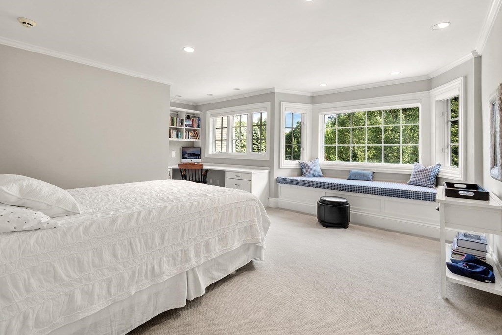 196 Bridle Trail Rd, Needham