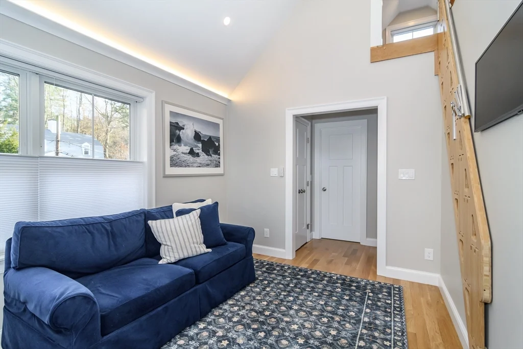 12R Maugus Ave, Wellesley Hills