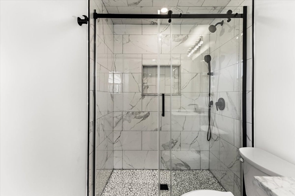 19 Coach Ln, Norwood