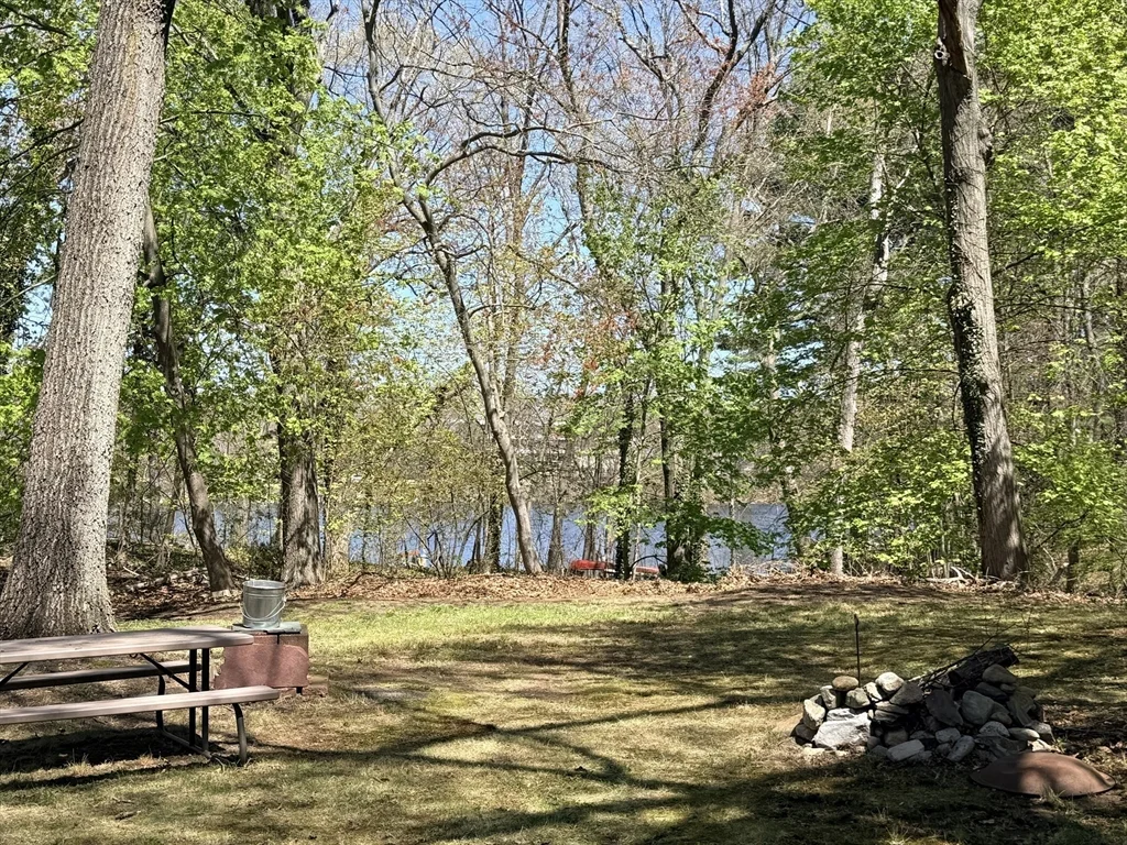 28 Robinhood Rd, Natick