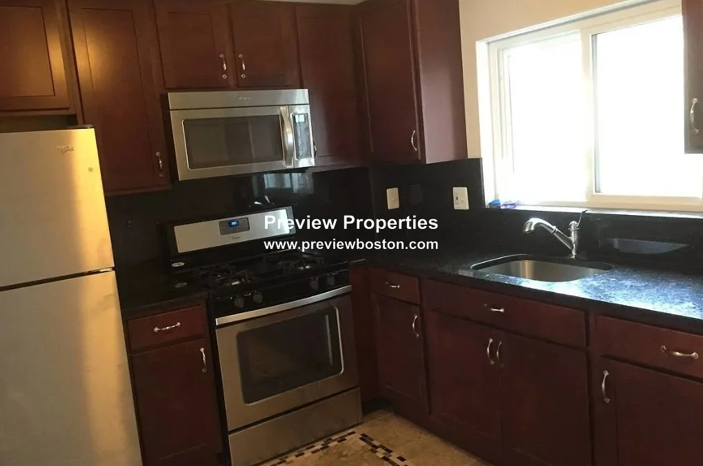 17 Oxford Circle, Belmont