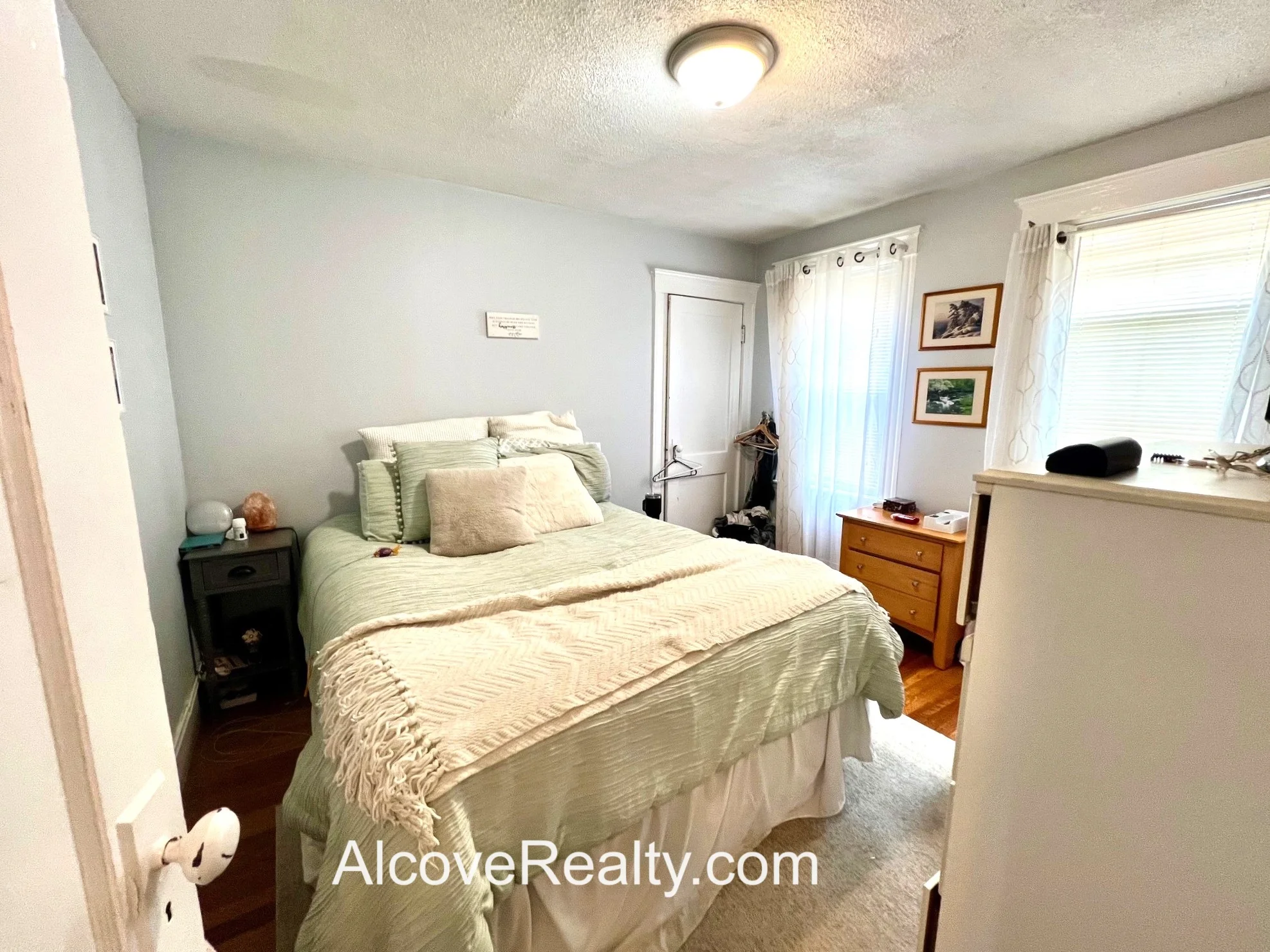 39 Sterling St, West Somerville