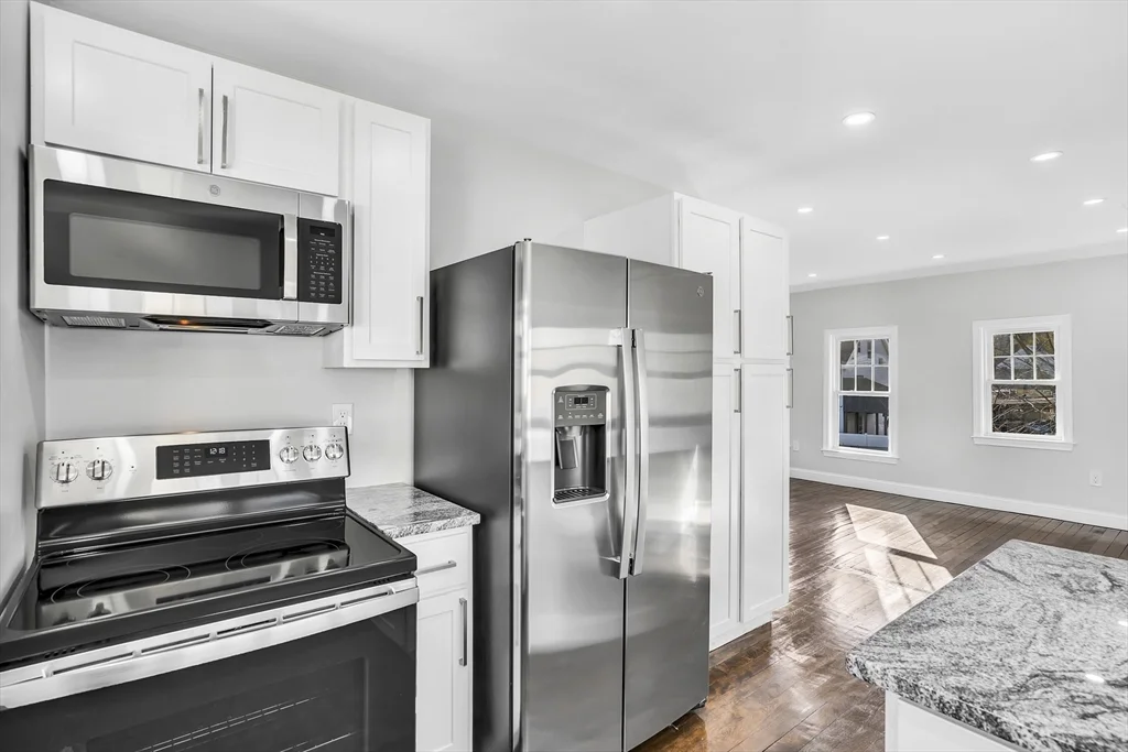 77 Maverick St, Fitchburg