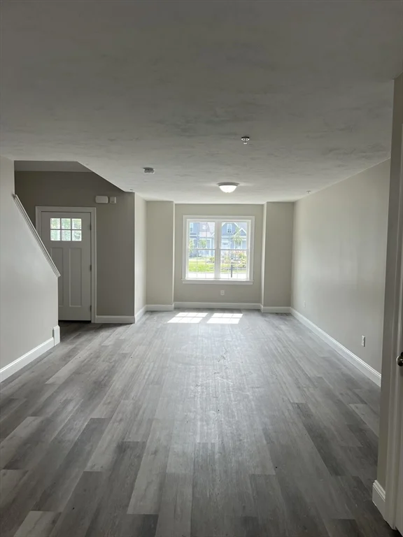 5 Santana Way, Carver