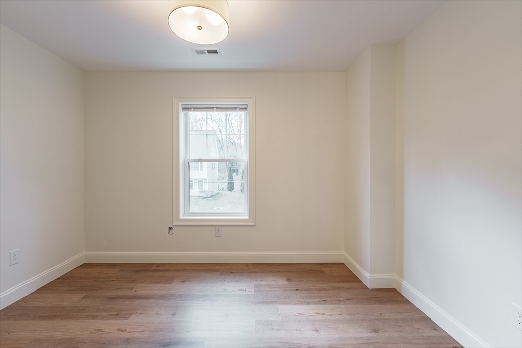 23 Moore St, Agawam