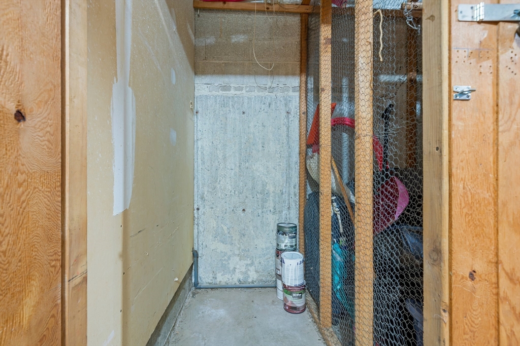 3 Summit Dr, Reading