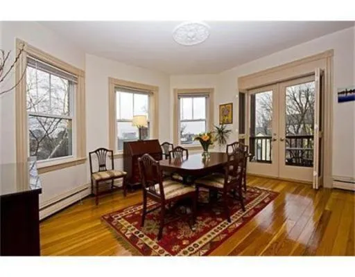 18 Sunset St, Mission Hill