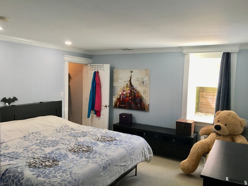 8 Mohawk St, South Boston