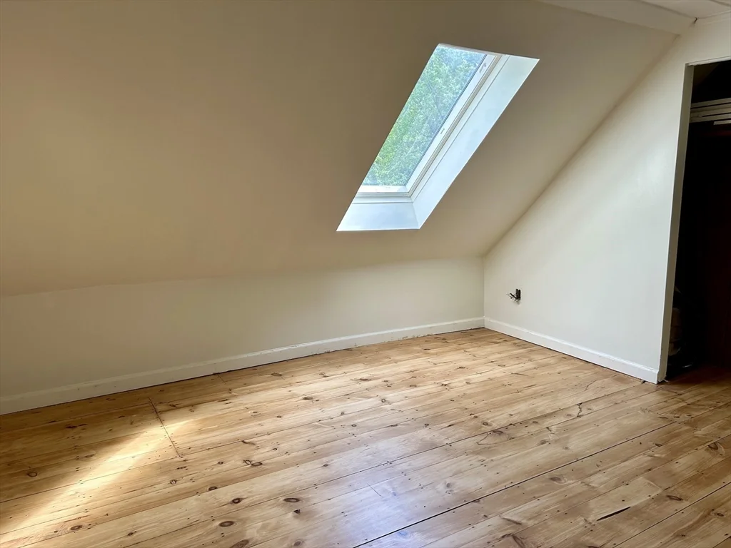 161 Cedar St, Milford