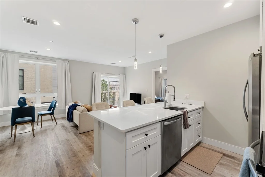 1457 Tremont St, Mission Hill