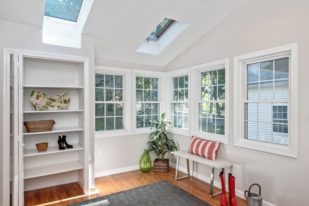 29 Burke Ln, Wellesley