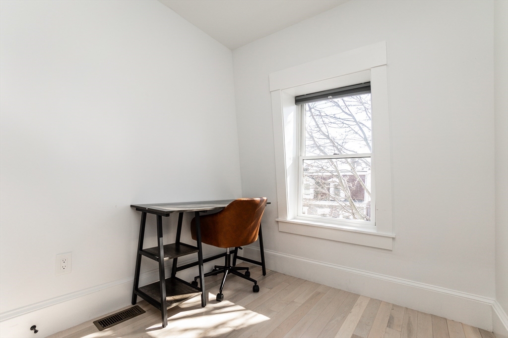 28 Telegraph St, South Boston