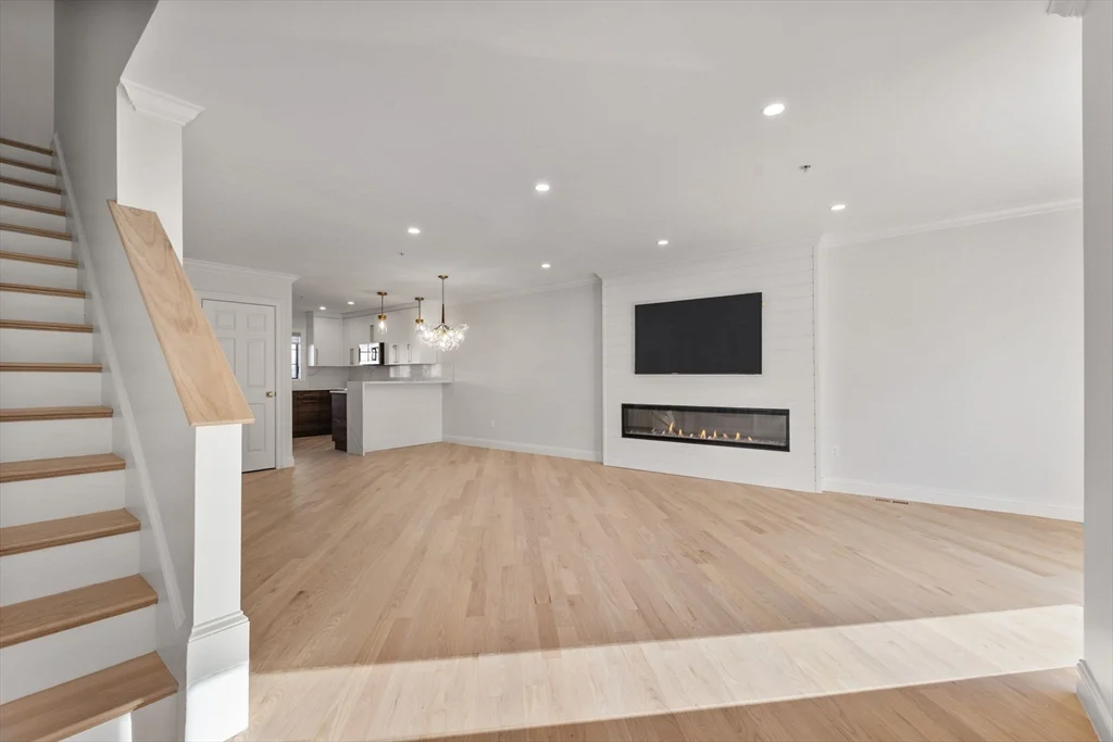 7 Chatham St, Watertown