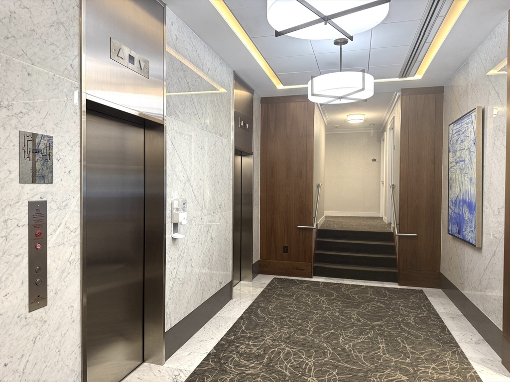 8 Whittier Pl, West End