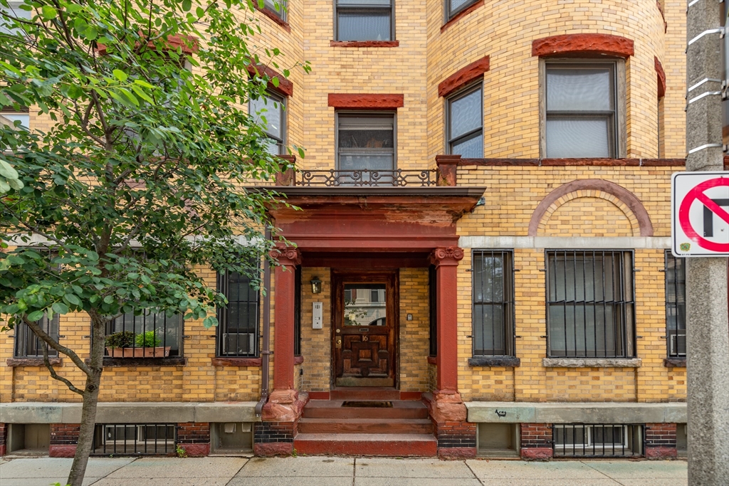 18 Edgerly Rd, Fenway