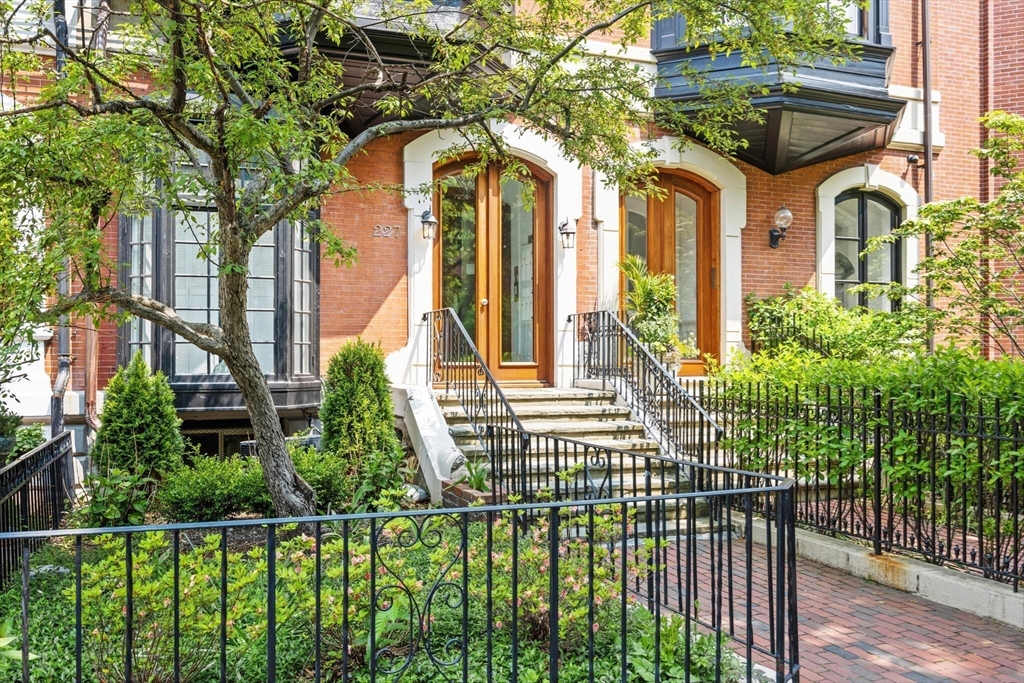227 Marlborough St, Back Bay