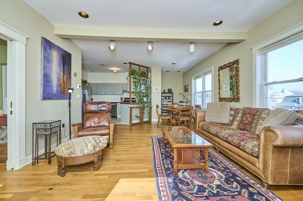 118 Trowbridge St, Harvard Square