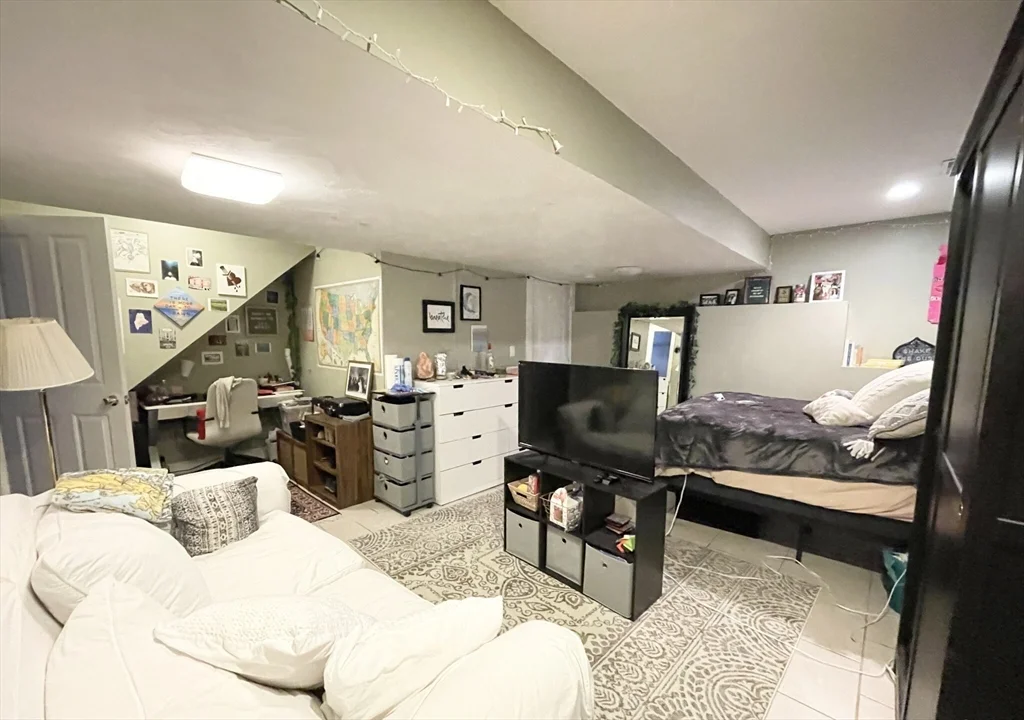 23 Iroquois, Mission Hill