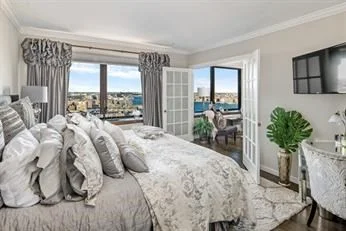 65 East India Row, Downtown