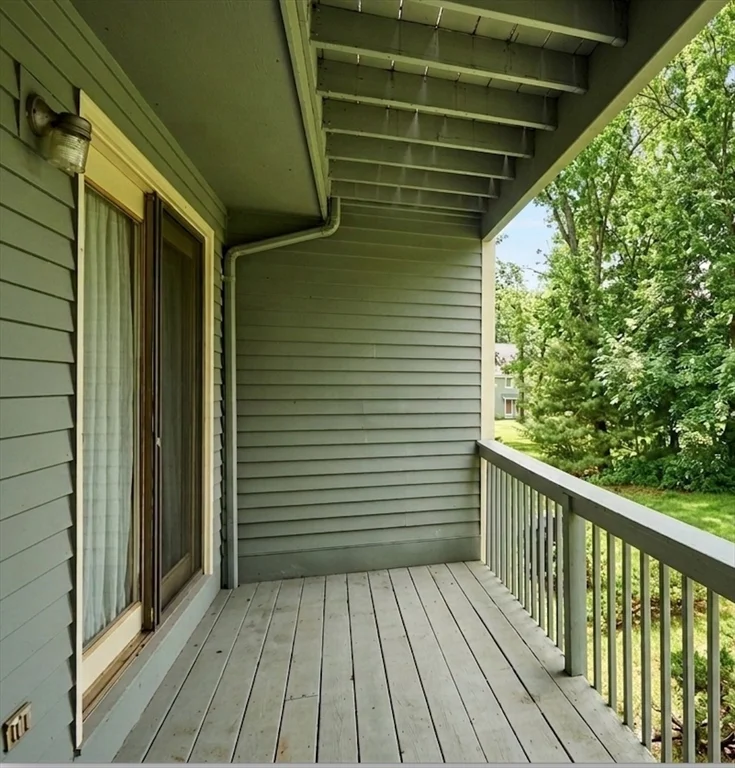8 Deer Path, Maynard