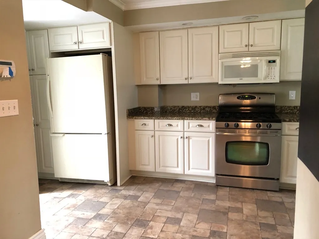 27 Pleasant St, Middleton